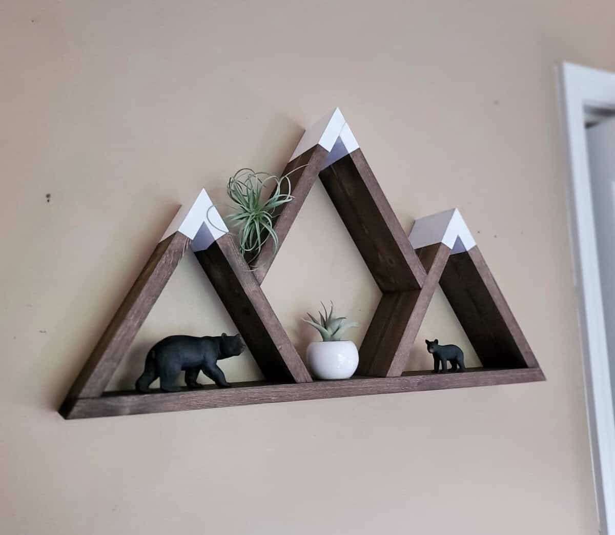 3 peak mountain shelf
