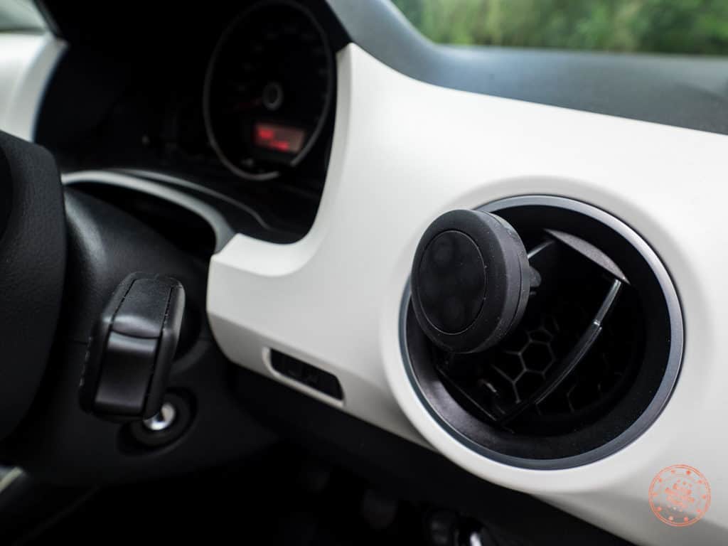 Magnetic Car Mount in Seat Mi