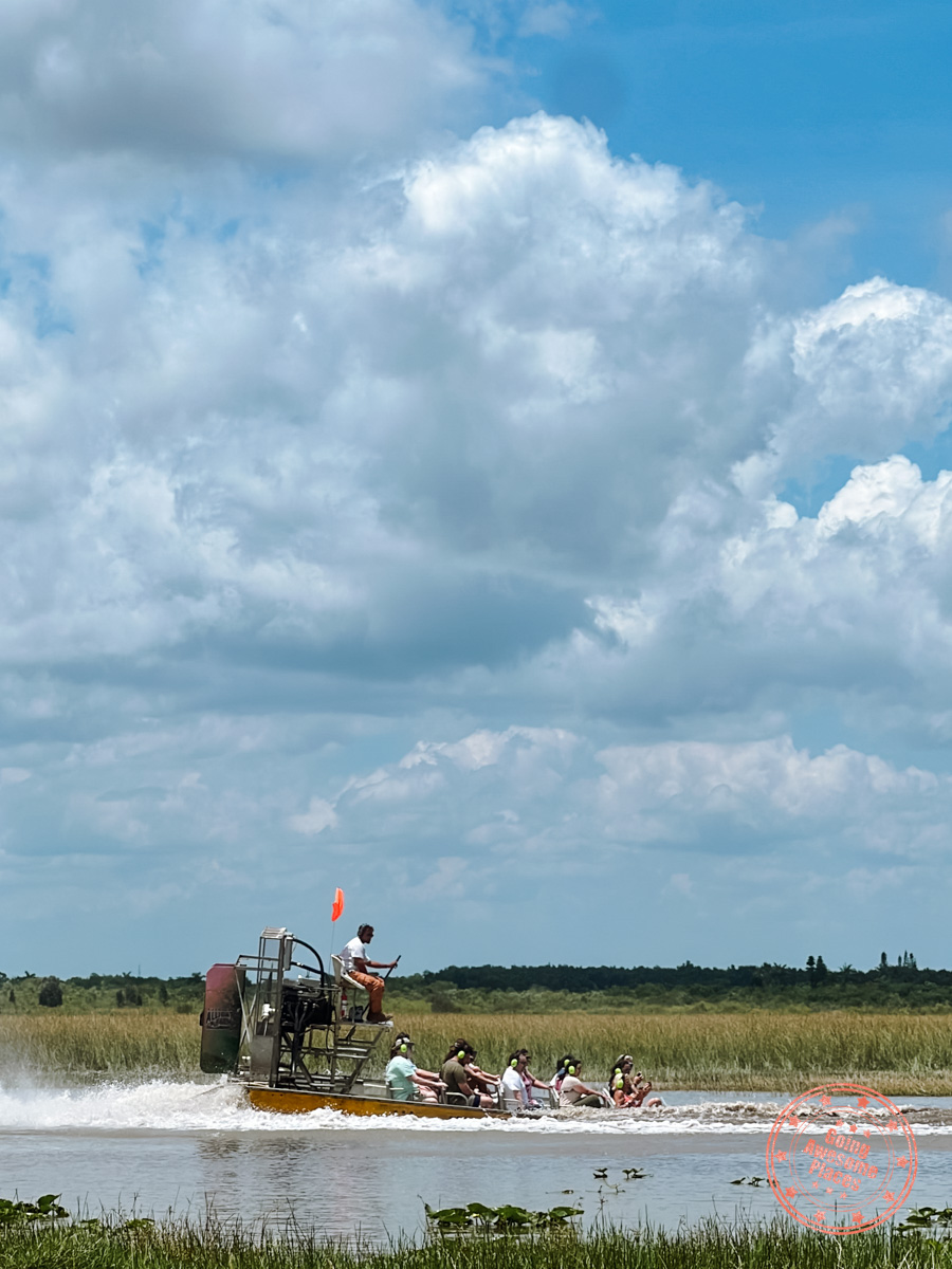 airboat spinning at everglades alligator farm