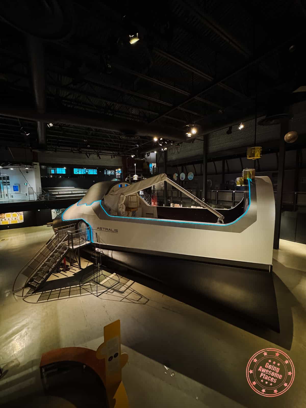 astralis and canadarm interactive exhibit at cosmodome laval