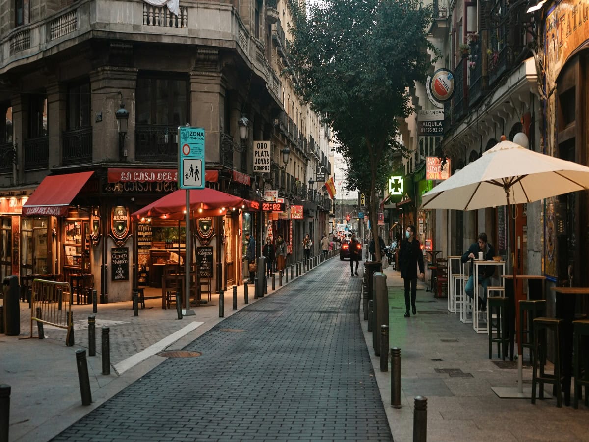 barrio de las letras in the evening
