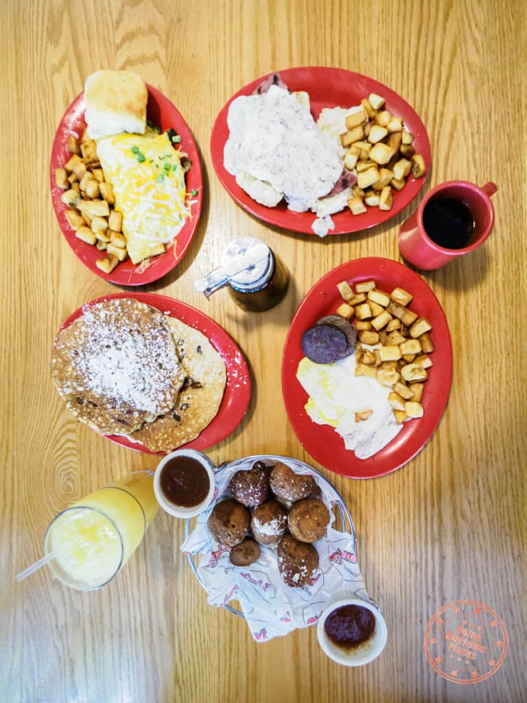 breakfast at applewood farmhouse restaurant in sevierville tennessee
