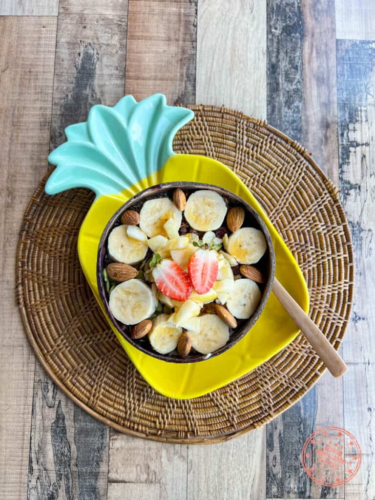 breakfast healthy bowl at polynesian cafe and tea