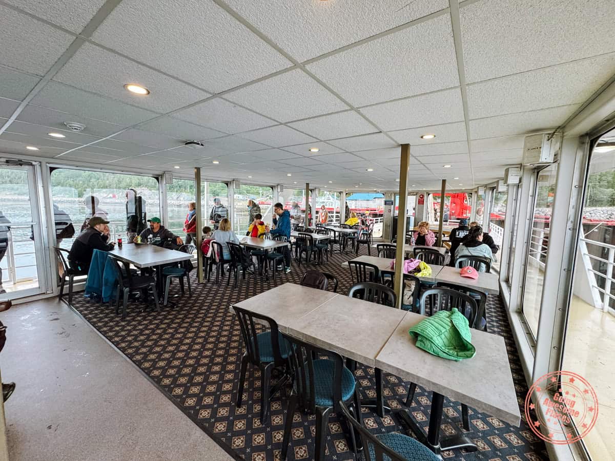 croisieres aml main deck tables interior