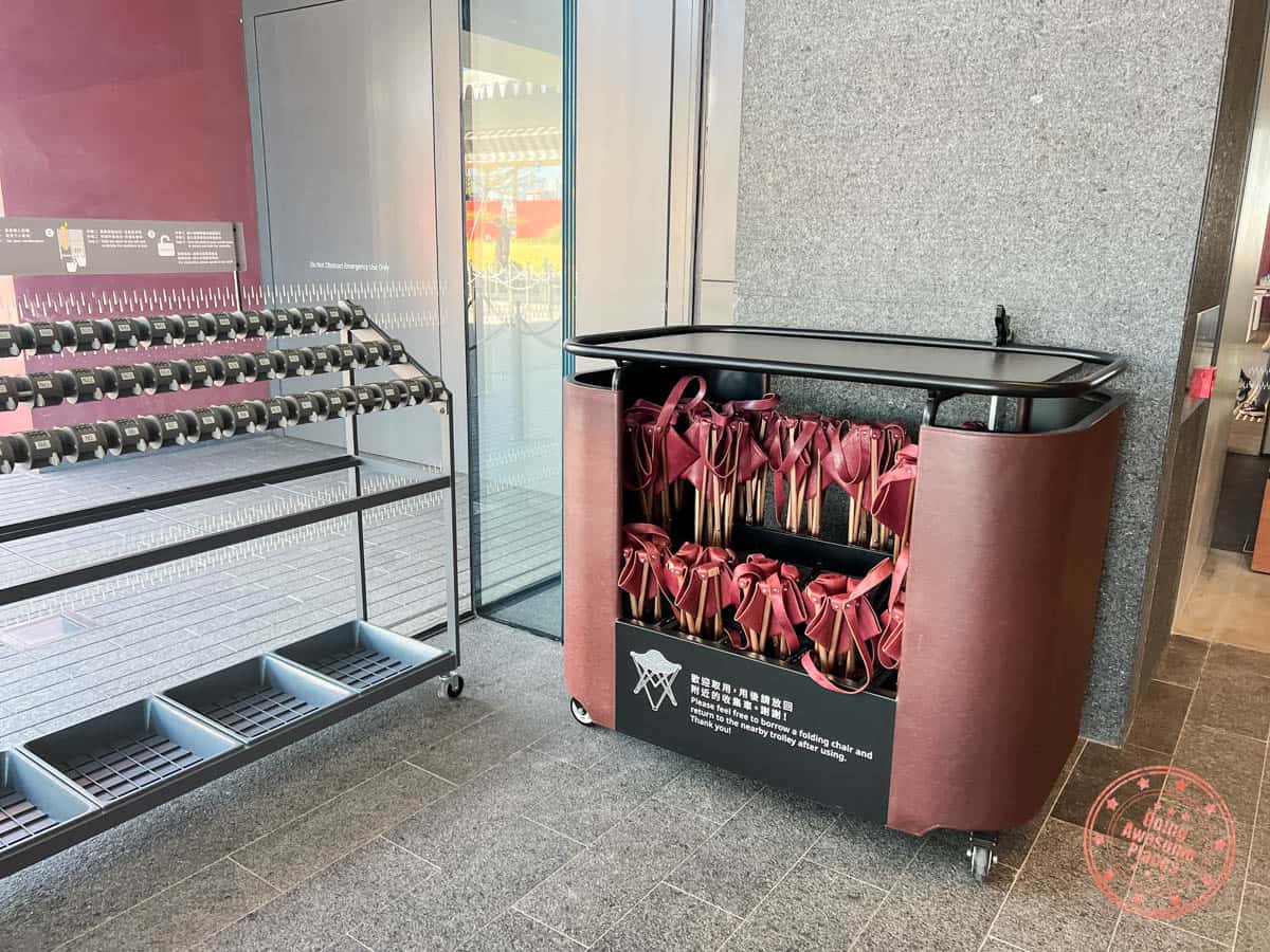 hong kong palace museum umbrella locker and folder chair rental