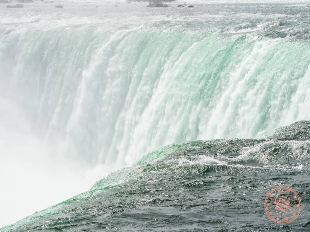 niagara falls horseshoe closeup plunge