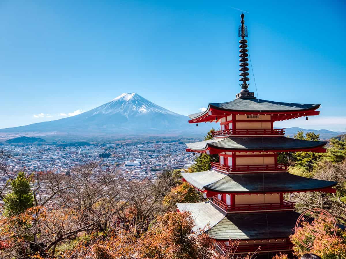 iconic arakurayama sengen park view of mt fuji with autumn colors
