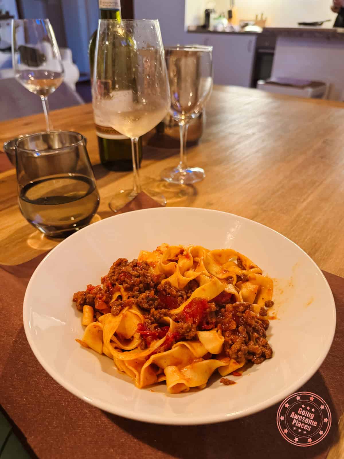 italian cooking class with pasta made in villa