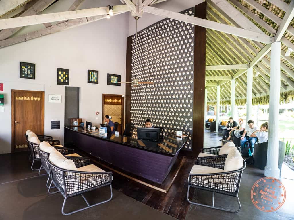 le meridien bora bora reception desk