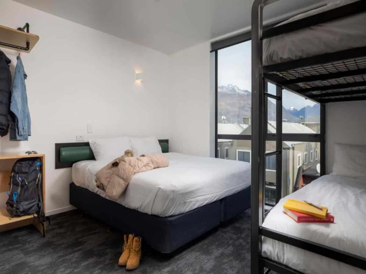 room with bunks at lylo queenstown