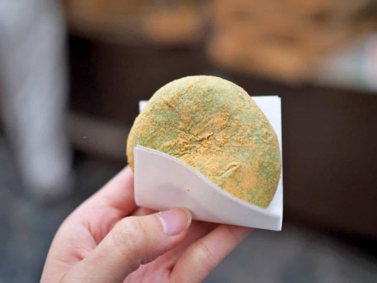 fresh mochi from nakatanidou