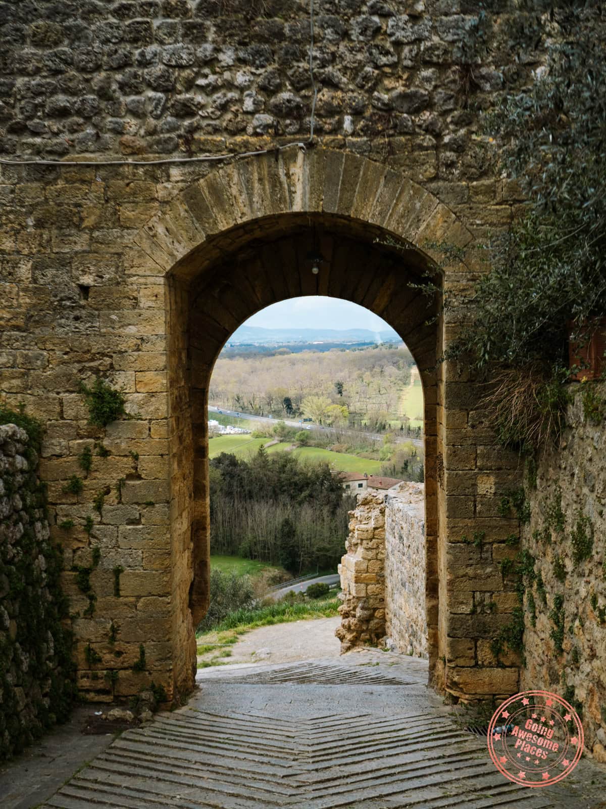 monteriggioni stone gate entrance