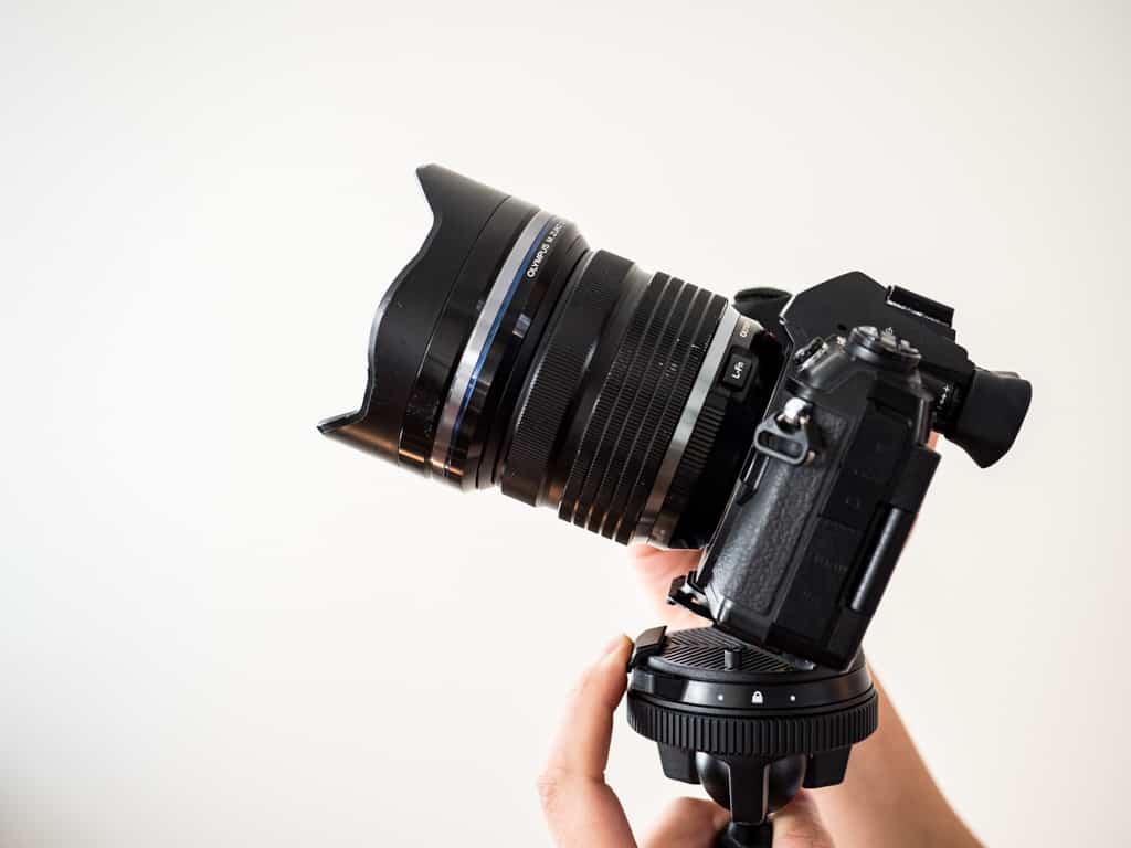 mount camera on peak design travel tripod