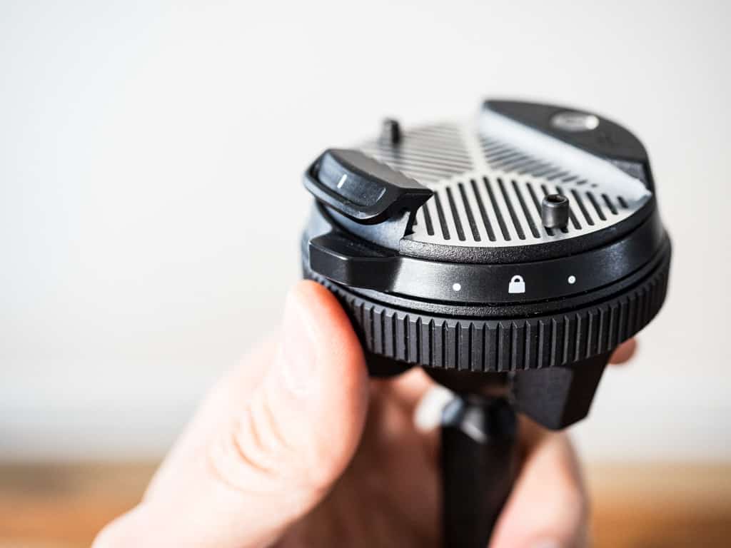 adjusting peak design travle tripod ball head and lack of panning capabilities