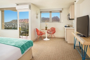 queen kapiolani hotel with diamond head view