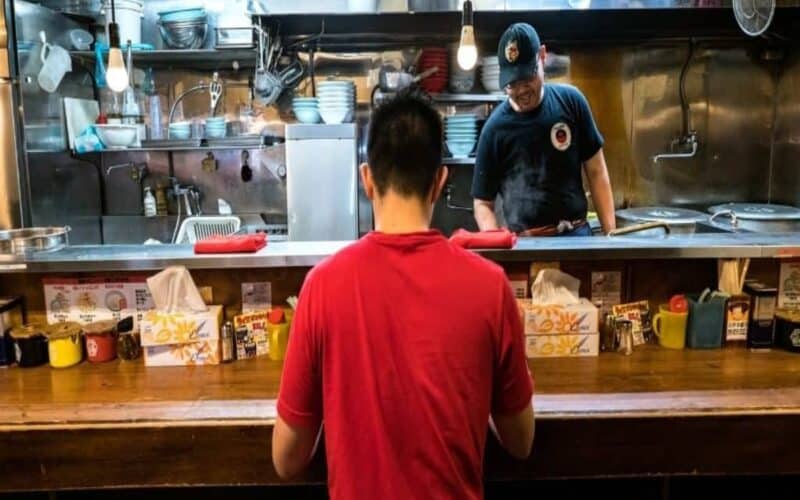how to eat ramen etiquette featured