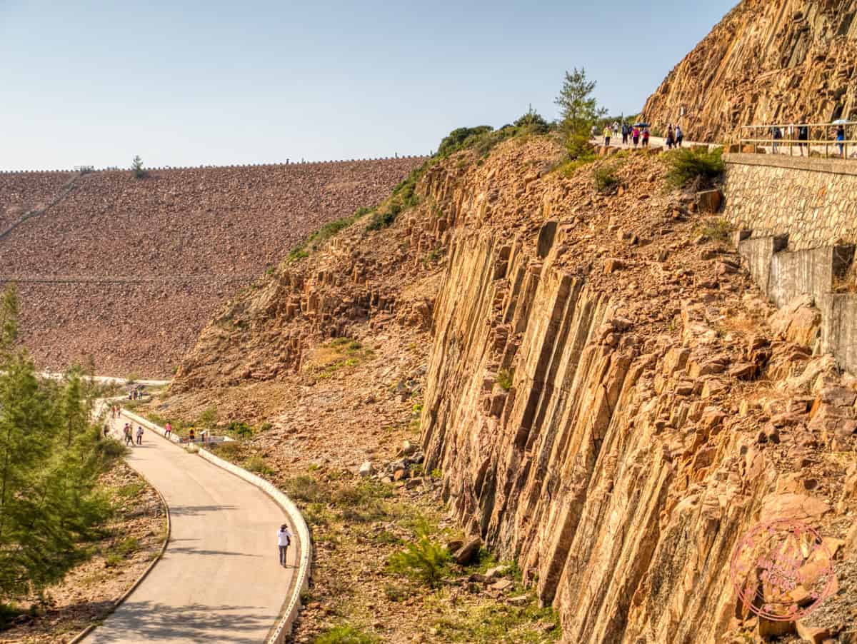 rare viewing of rock columns in hong kong geopark's high reservoir east dam walking trail