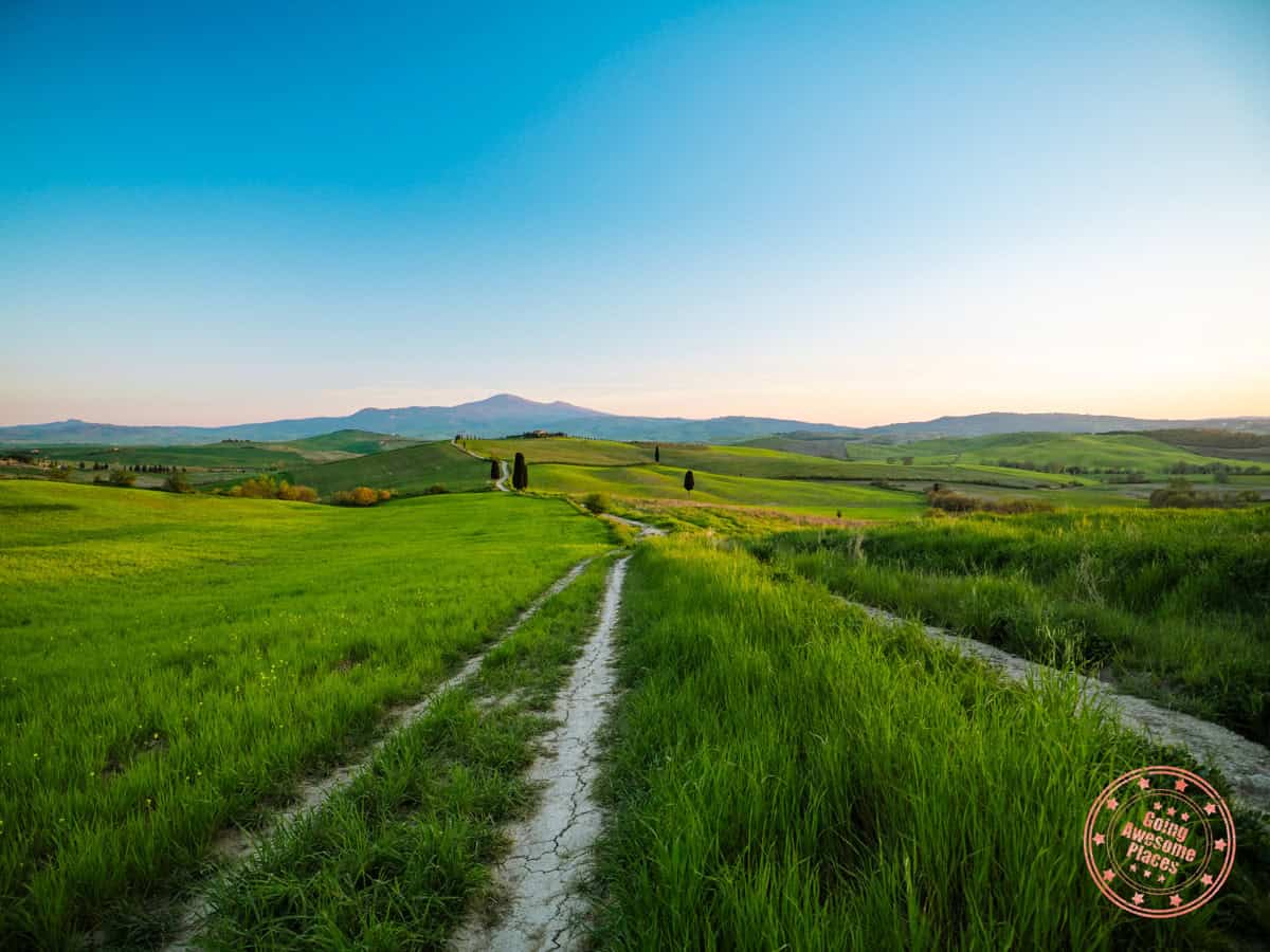 road leading to podere terrapille from the famous gladiator scene