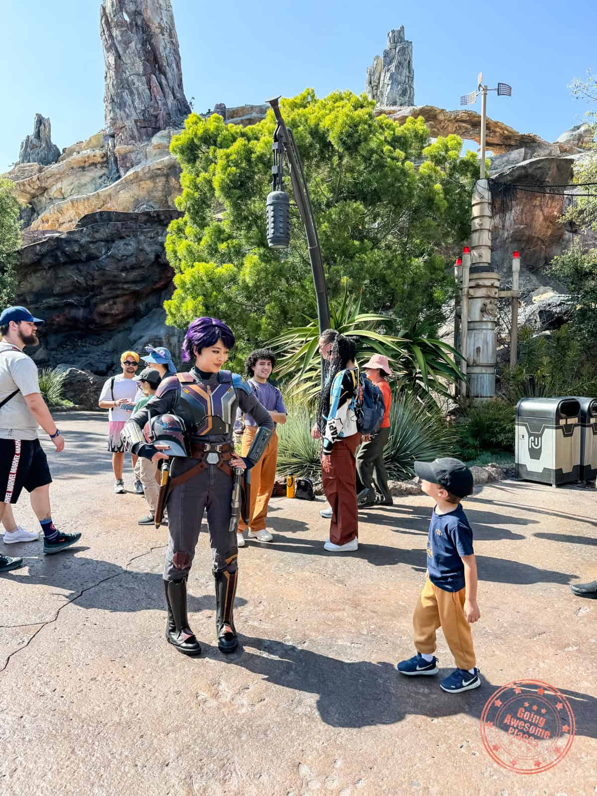 sabine wren character interaction in disneyland's galaxy's edge
