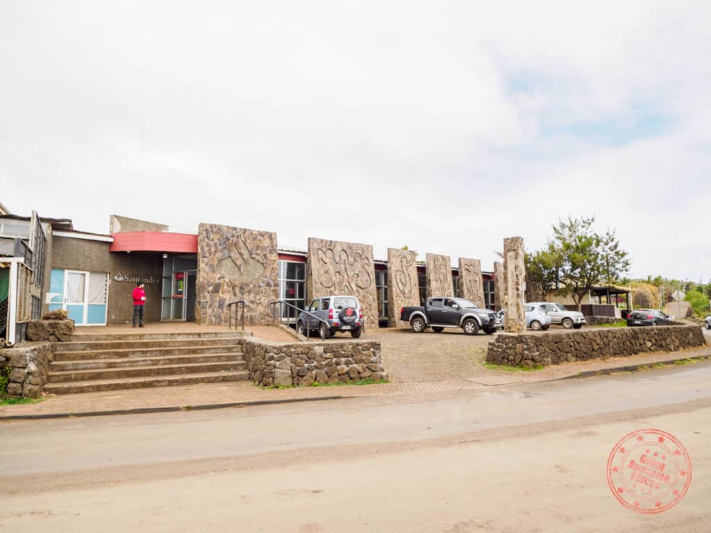 santander bank and atm in hanga roa easter island