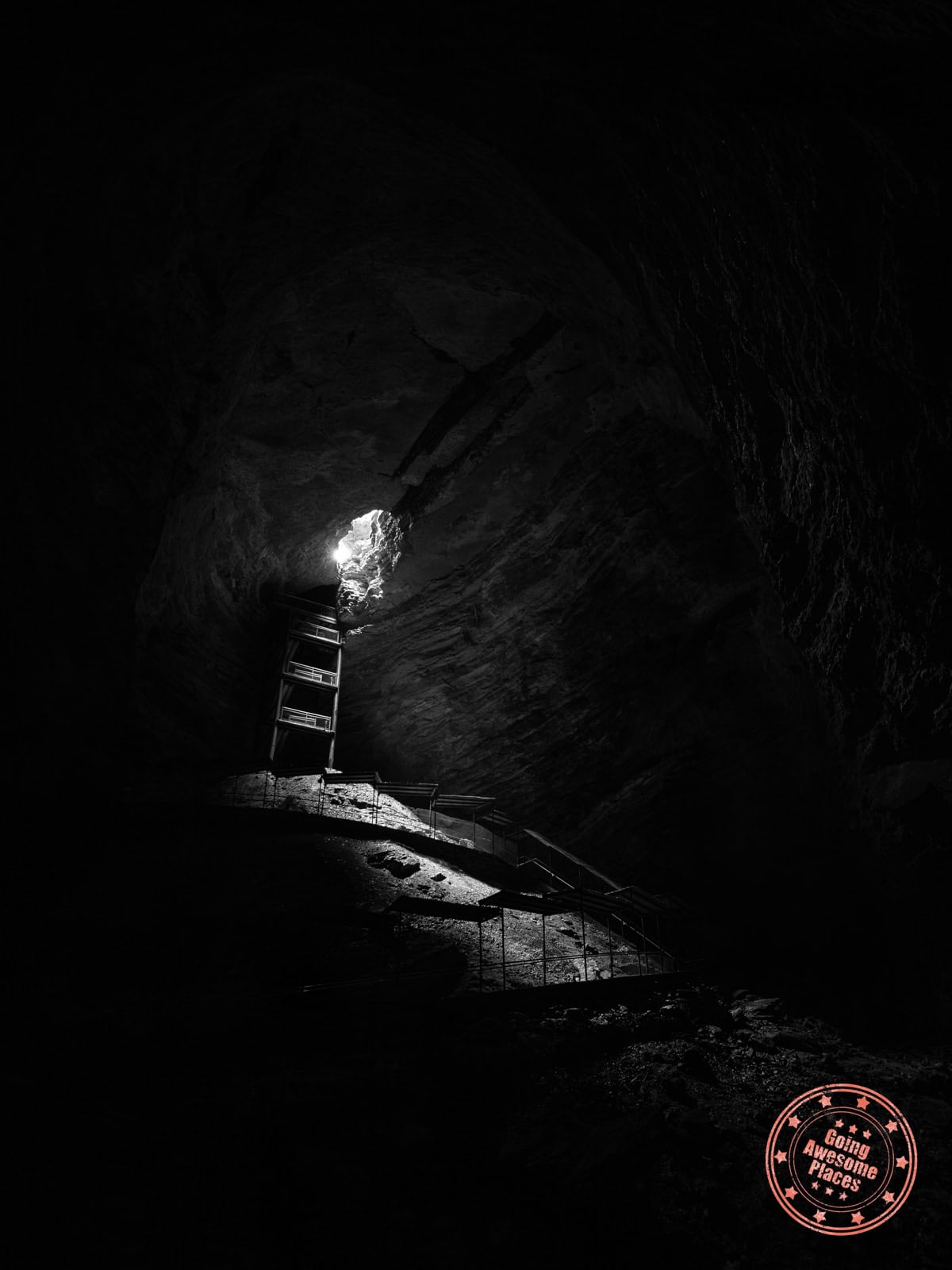 silver dollar city marvel cave cathedral room