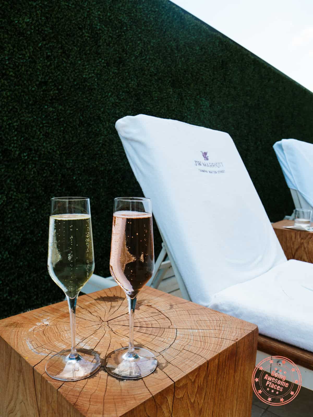 spa by jw bubbly and lounge chair