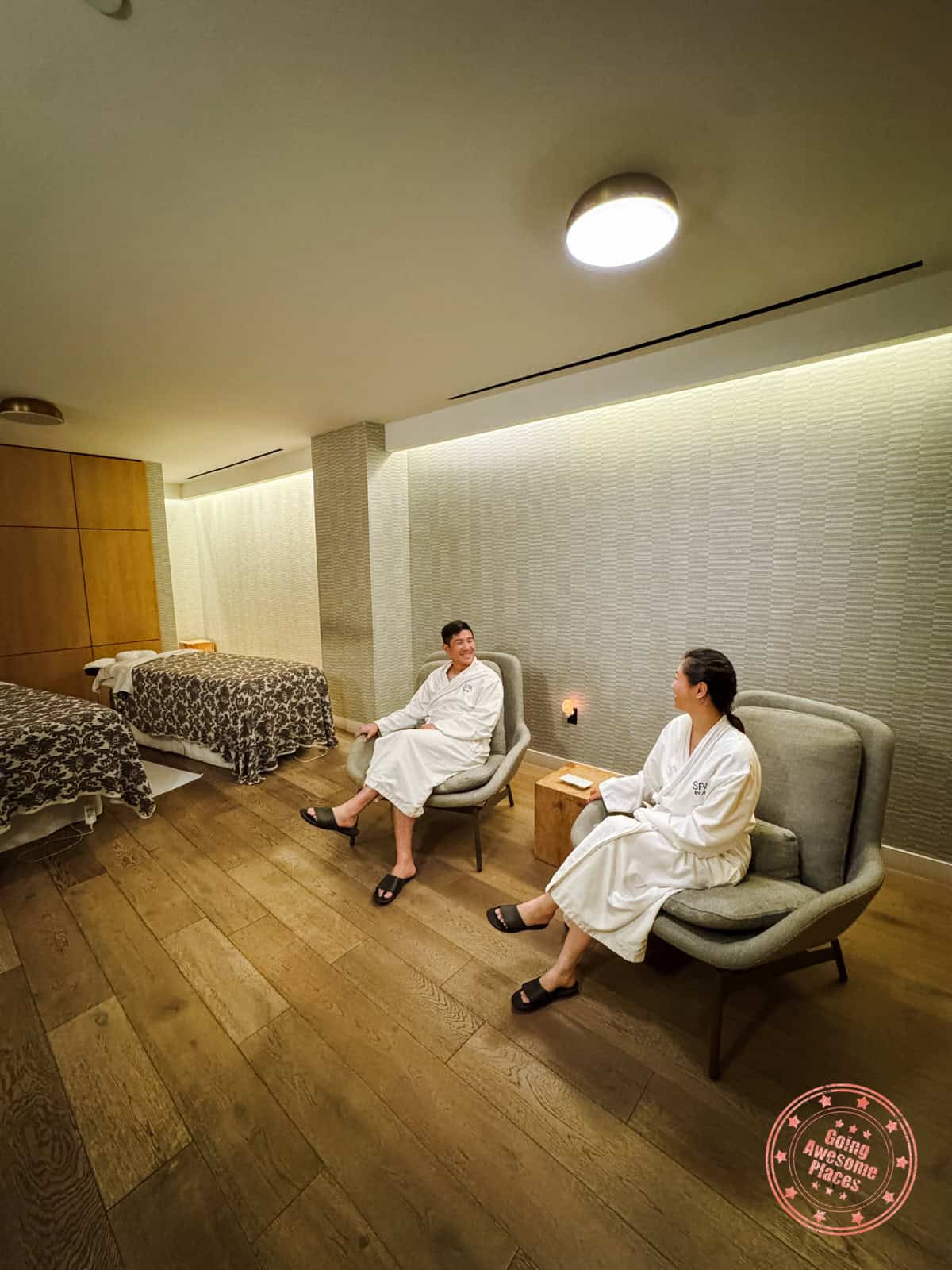 couple at spa by jw in tampa massage treatment room