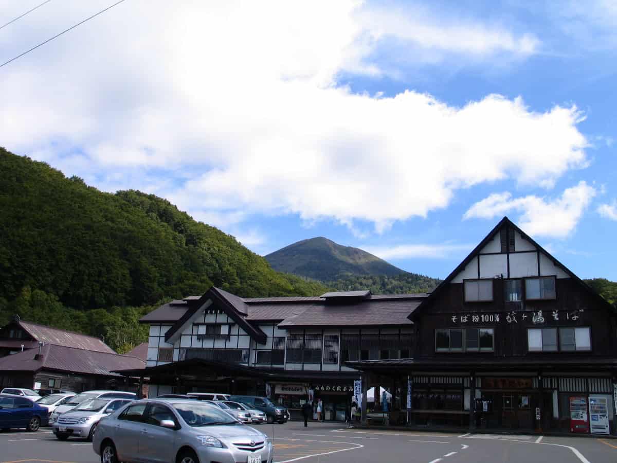 front view of sukayu onsen in front of mountain landscapes