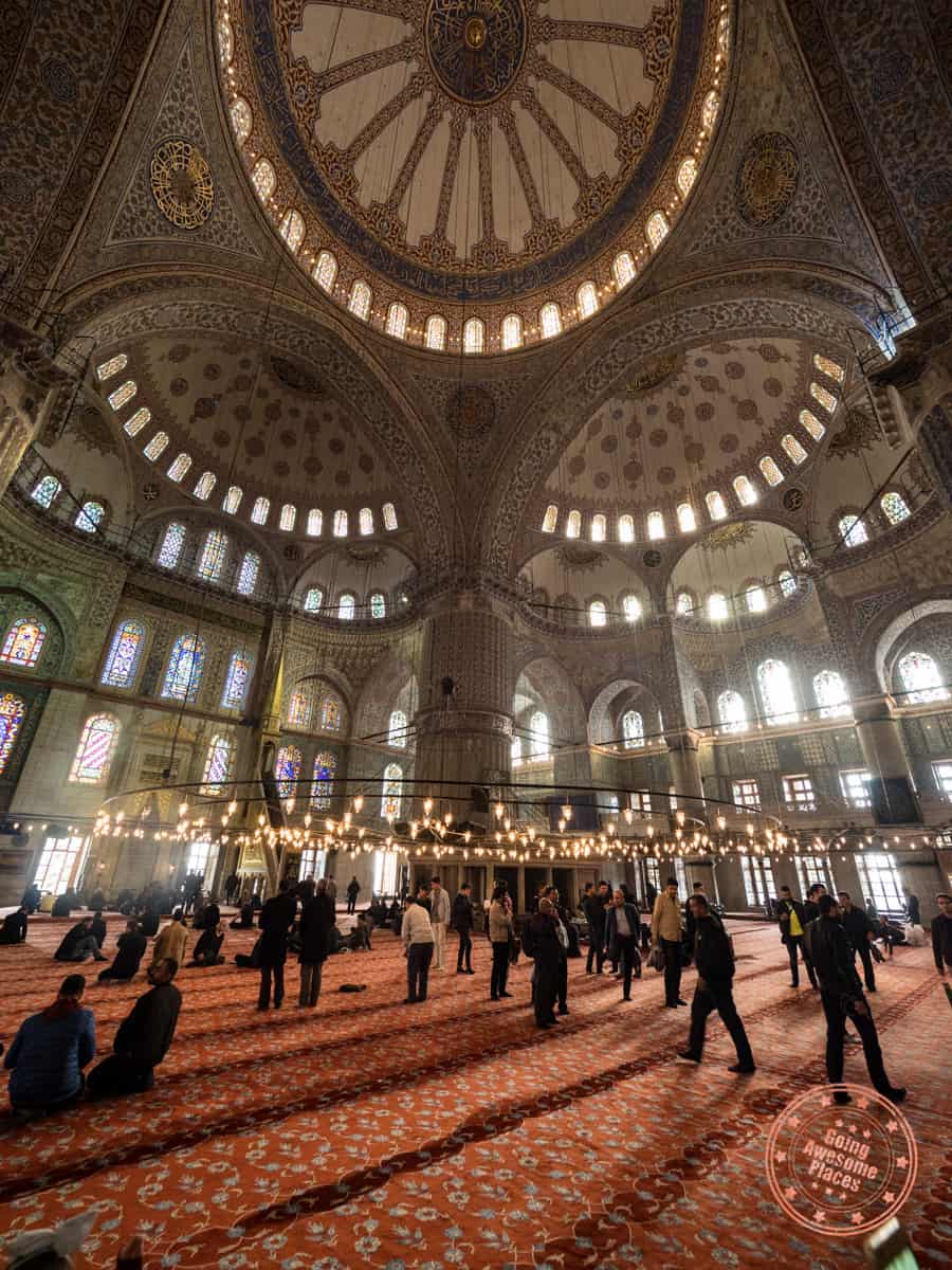 the blue mosque interior and ornate ceiling design