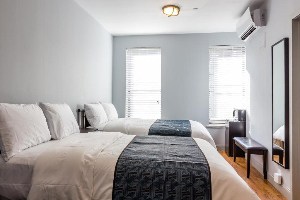 the park ave north standard double bed room with windows
