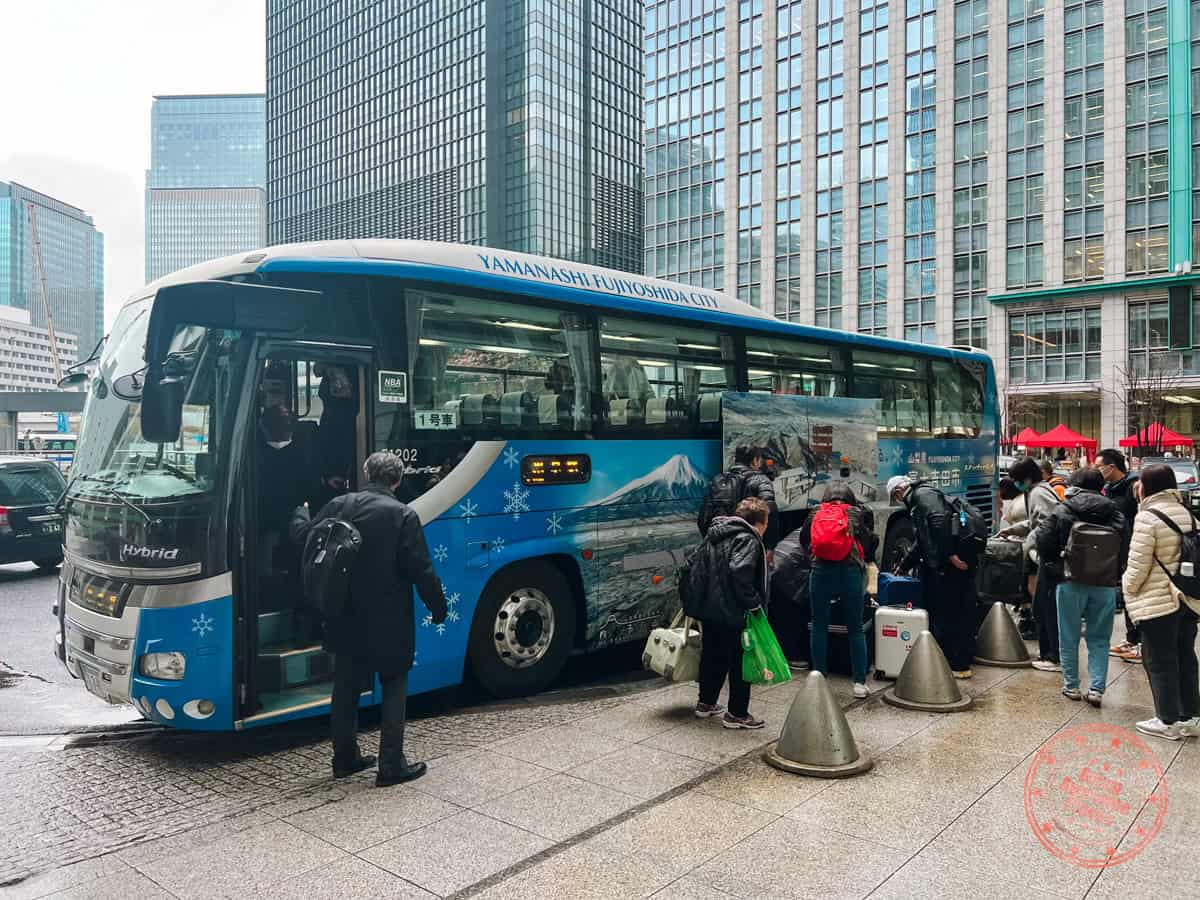tokyo fuji five lakes liner bus arrival in tokyo