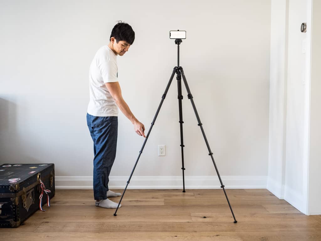 peak design travel tripod vibration testing with tapping