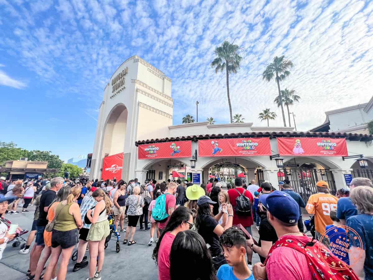 shortest line at universal studios hollywood at entrance gate