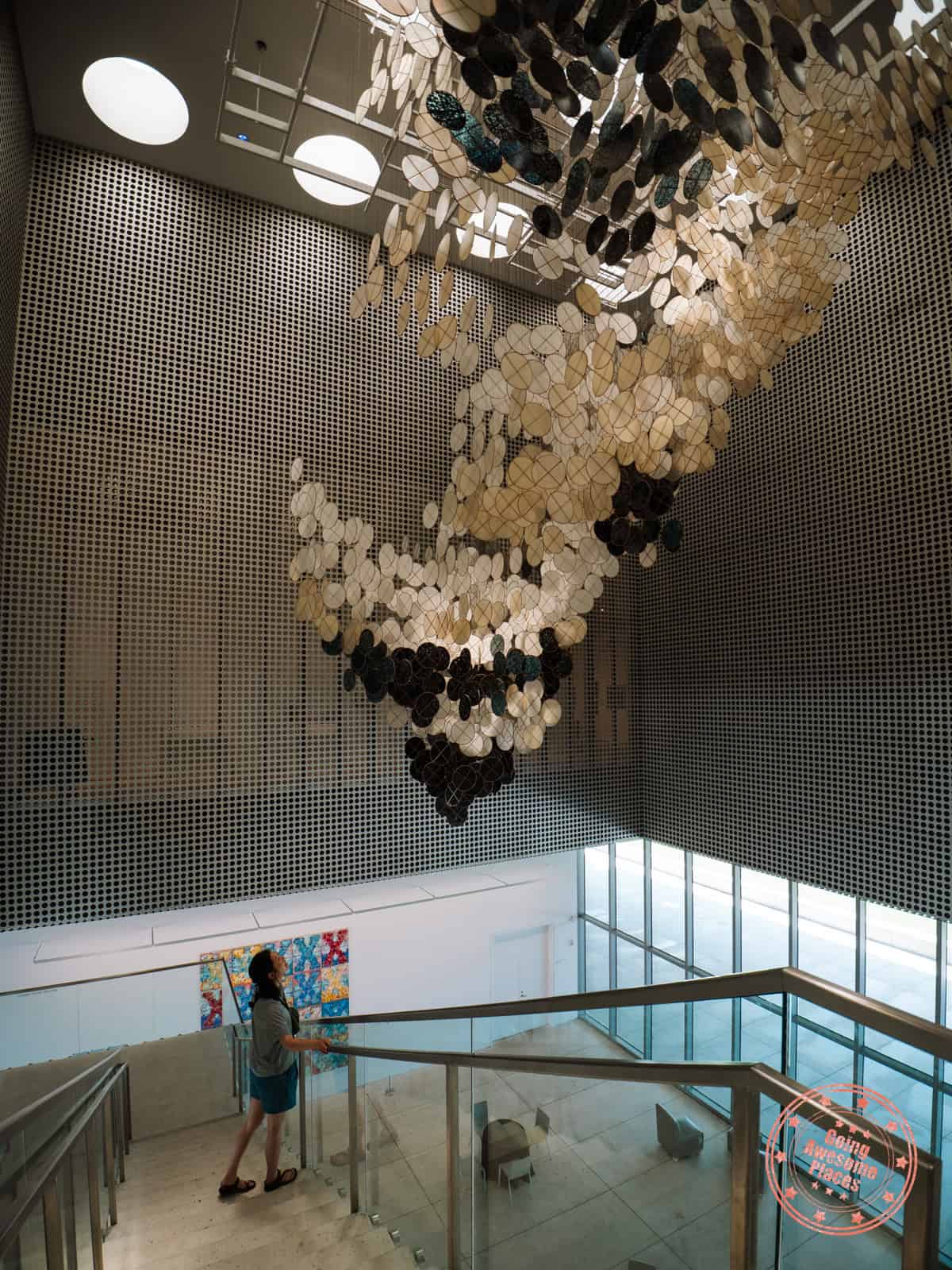 viewing this particle of dust by jacob hashimoto at tampa museum of art