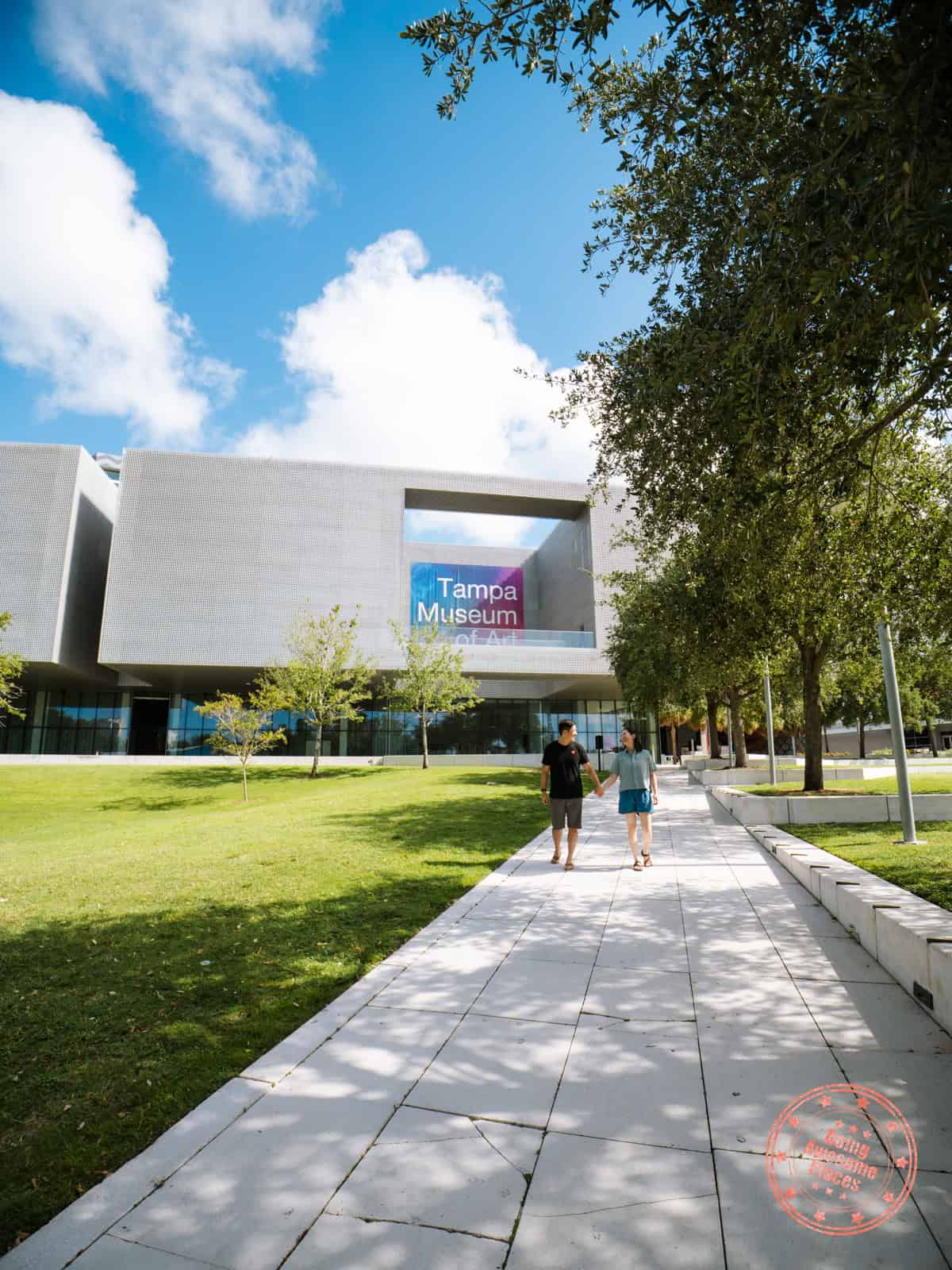 couple walking the exterior of tampa museum of art
