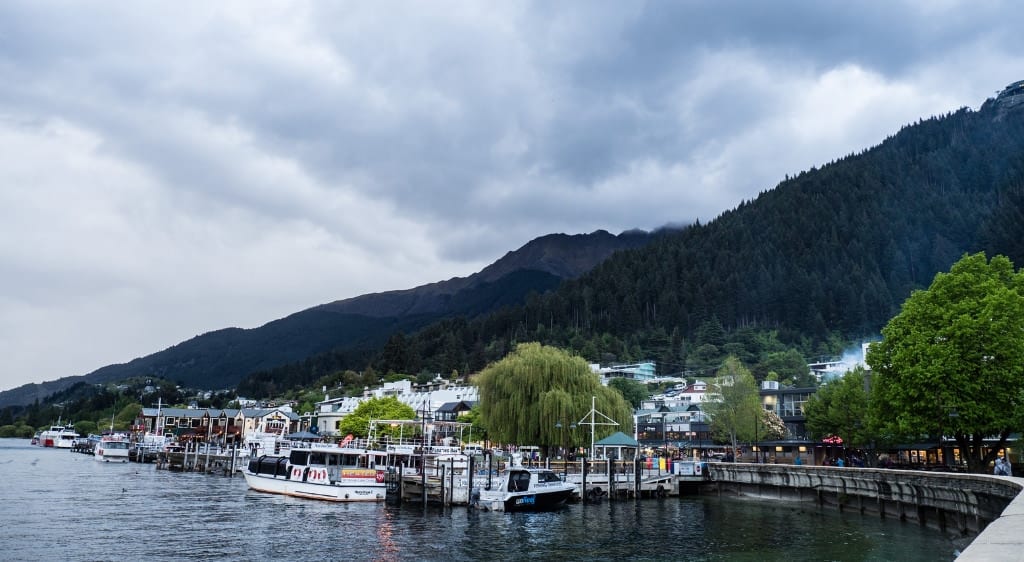 where to stay in queenstown new zealand featured